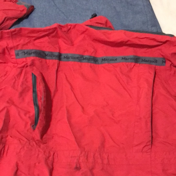 Woman’s size Medium Marmot ski jacket - Picture 7 of 8